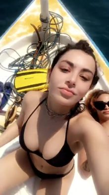 Charli-XCX bikini sexy