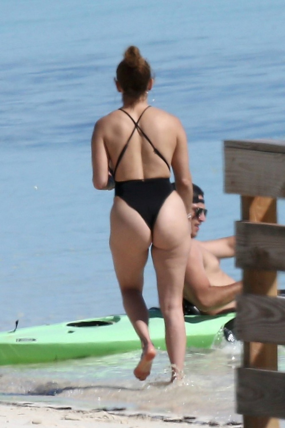 994px x 1493px - Jennifer Lopez fantastic big ass in a black thong swimsuit on the beach (7  photos) Â· Pandesia World