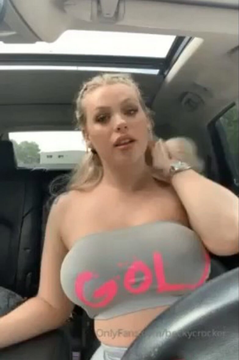 Flashing Tits From Cars - Busty blonde babe gone wild inside the car! (gif) Â· Pandesia World