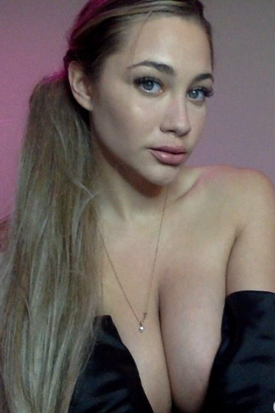 Marvelous busty babe exposing big cleavage and pierced nipples! (4 photos)