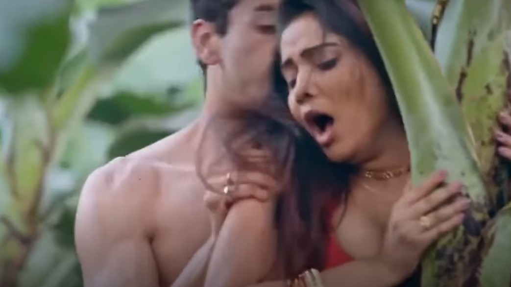 Mishar Sexy Woman - Priya Mishra Sexy Scene in Mann Marzi (video) Â· Pandesia World
