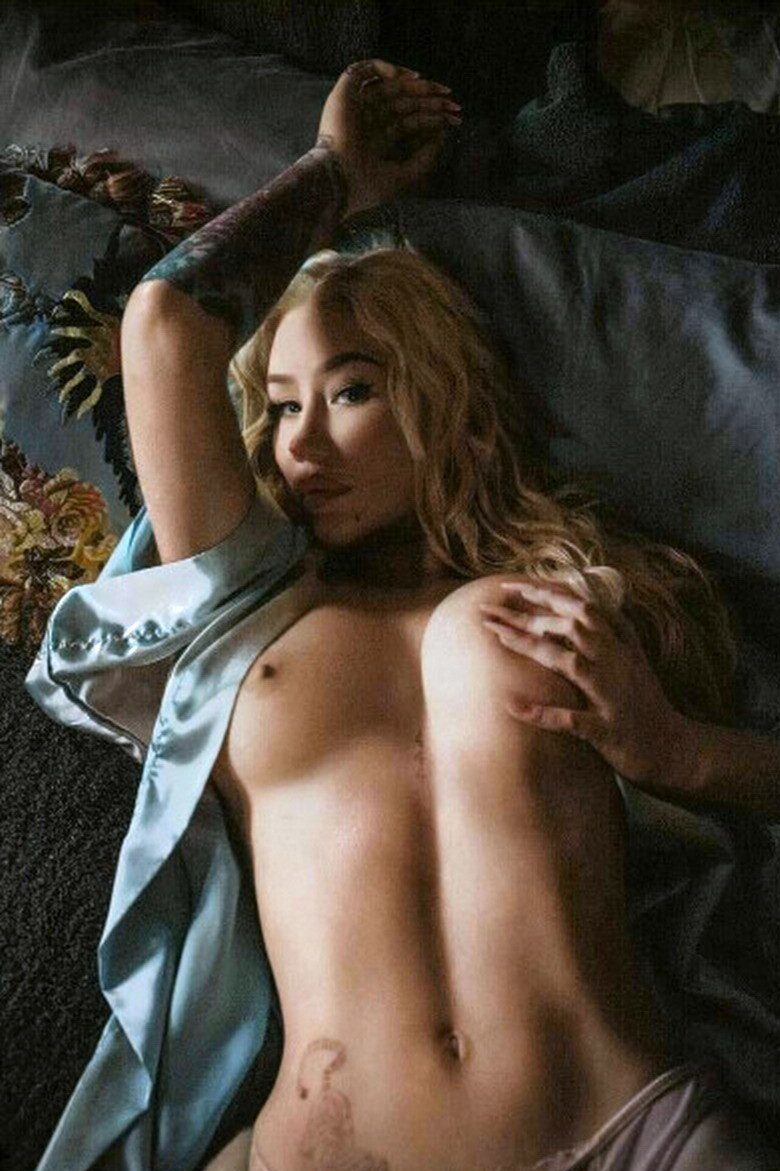 Famous singers nude