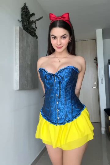 Sexy “Snow White” flashing perky tits (gif)