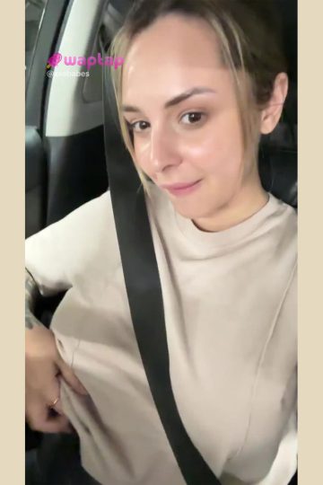 Real amateur girl doing BOOB flash in the car (gif)