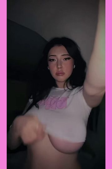 19yo American babe “serving” major boobs! (gif)