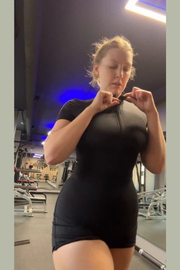 WATAA! Gym Boobs revealed on the treadmill workout (gif)